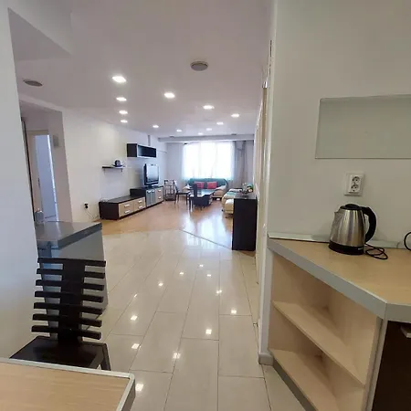 The Penthouse דירה *