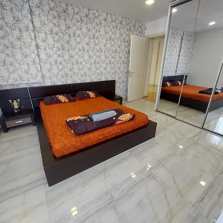The Penthouse Апартаменти *